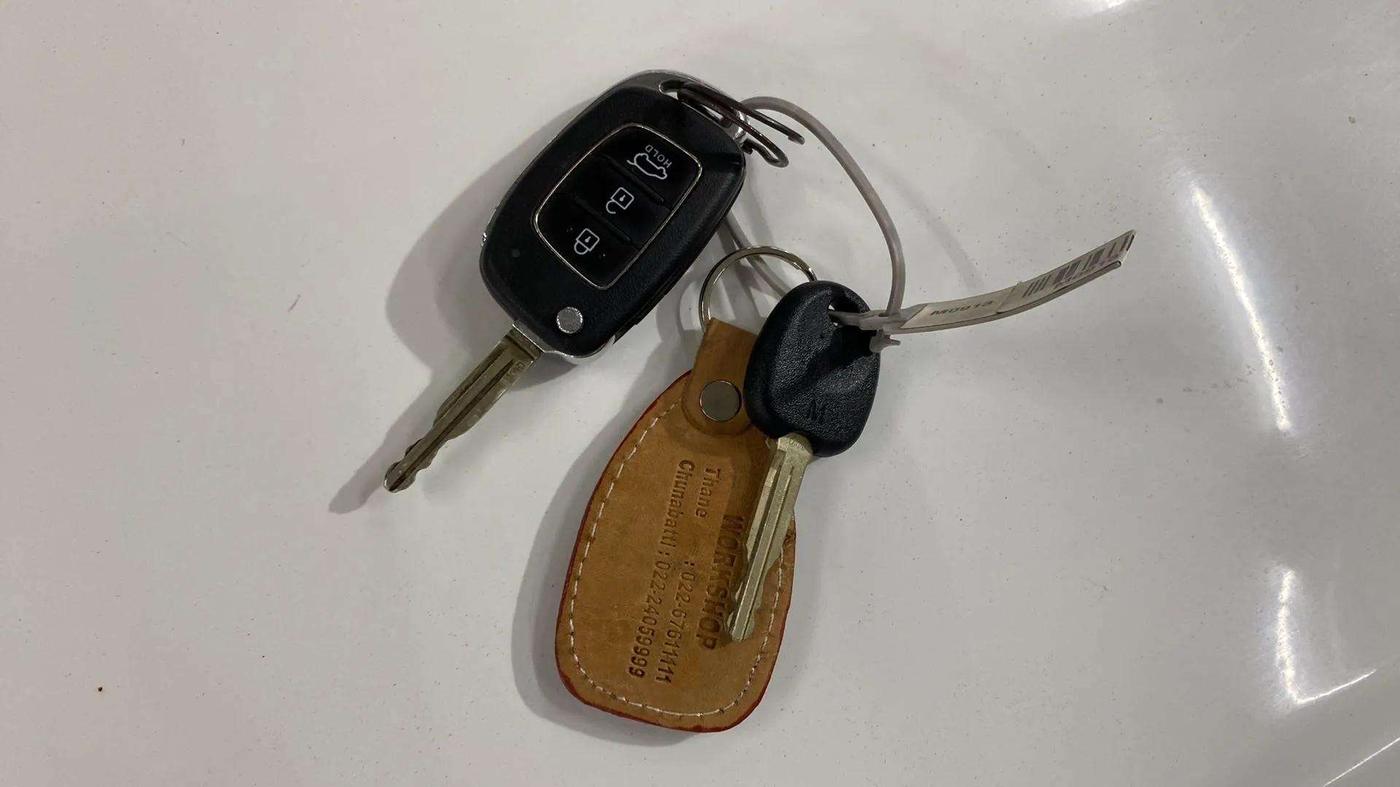 2019 Hyundai VENUE S 1.2, Petrol, Manual, 47,353 km, Key Close Up