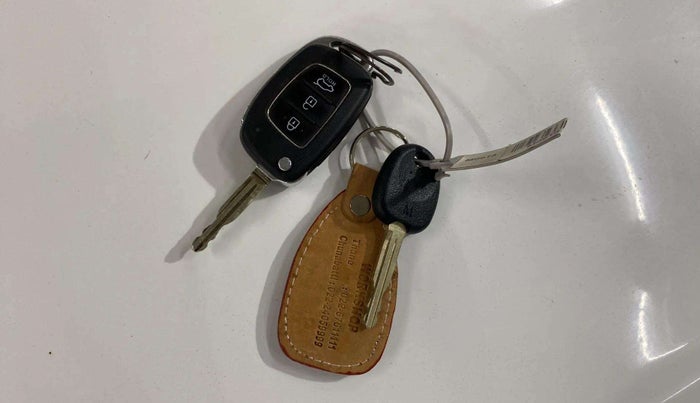 2019 Hyundai VENUE S 1.2, Petrol, Manual, 47,353 km, Key Close Up