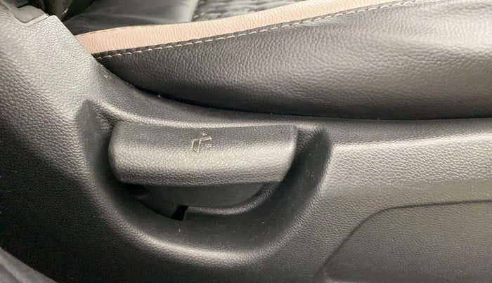 2018 Hyundai Elite i20 MAGNA EXECUTIVE 1.2, Petrol, Manual, 77,785 km, Driver Side Adjustment Panel