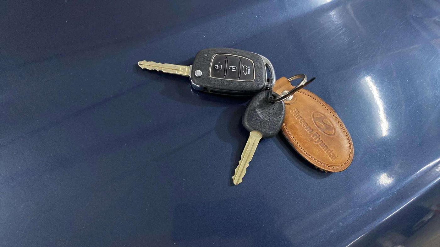 2020 Hyundai VENUE S 1.2, Petrol, Manual, 15,874 km, Key Close Up