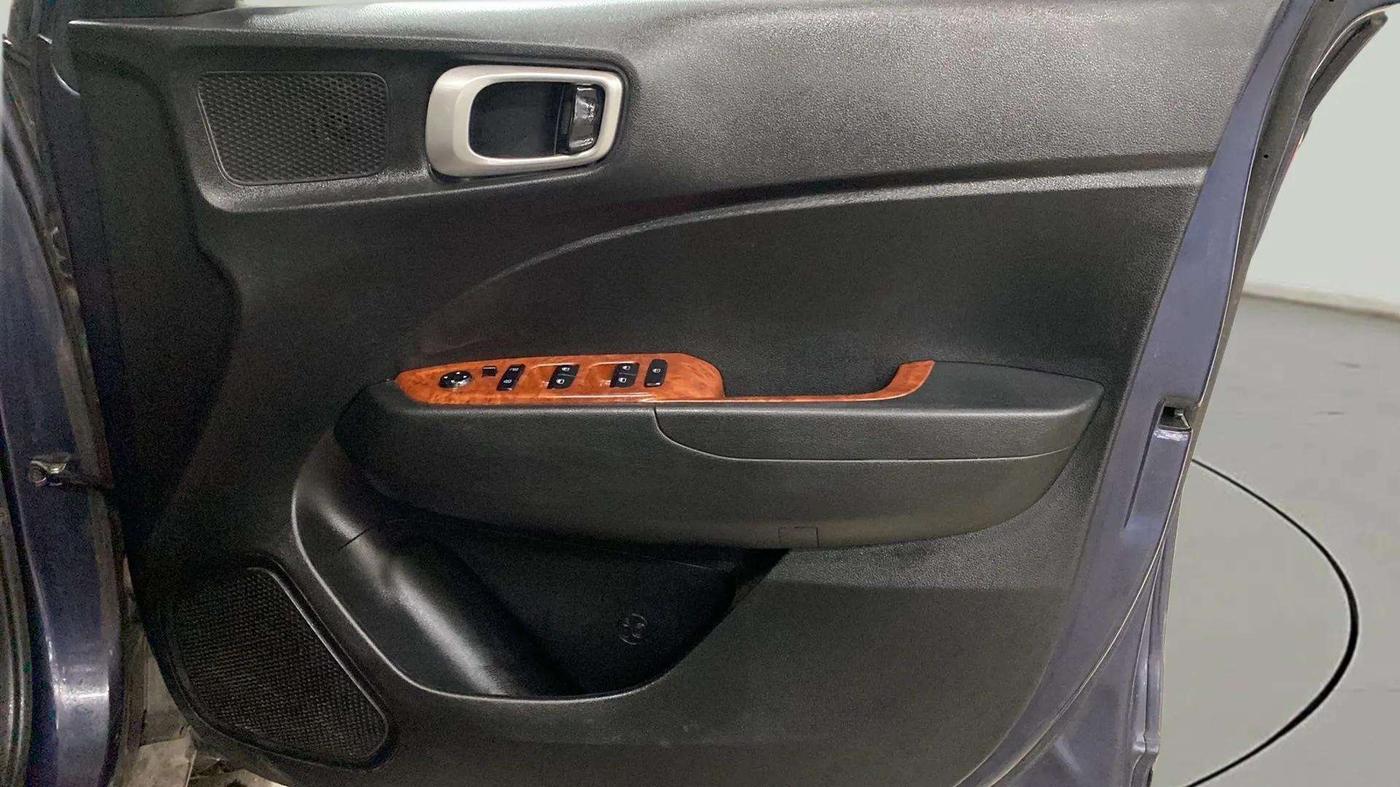 2020 Hyundai VENUE S 1.2, Petrol, Manual, 15,874 km, Driver Side Door Panels Control
