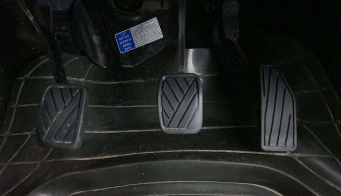 2017 Maruti Baleno DELTA PETROL 1.2, Petrol, Manual, 49,000 km, Pedals