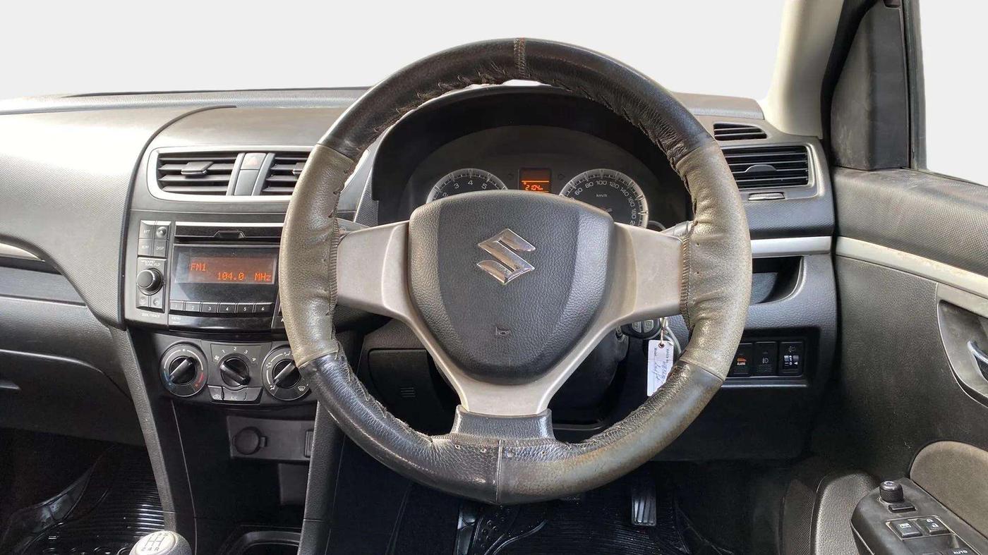 2015 Maruti Swift VXI, Petrol, Manual, 29,226 km, Steering Wheel Close Up