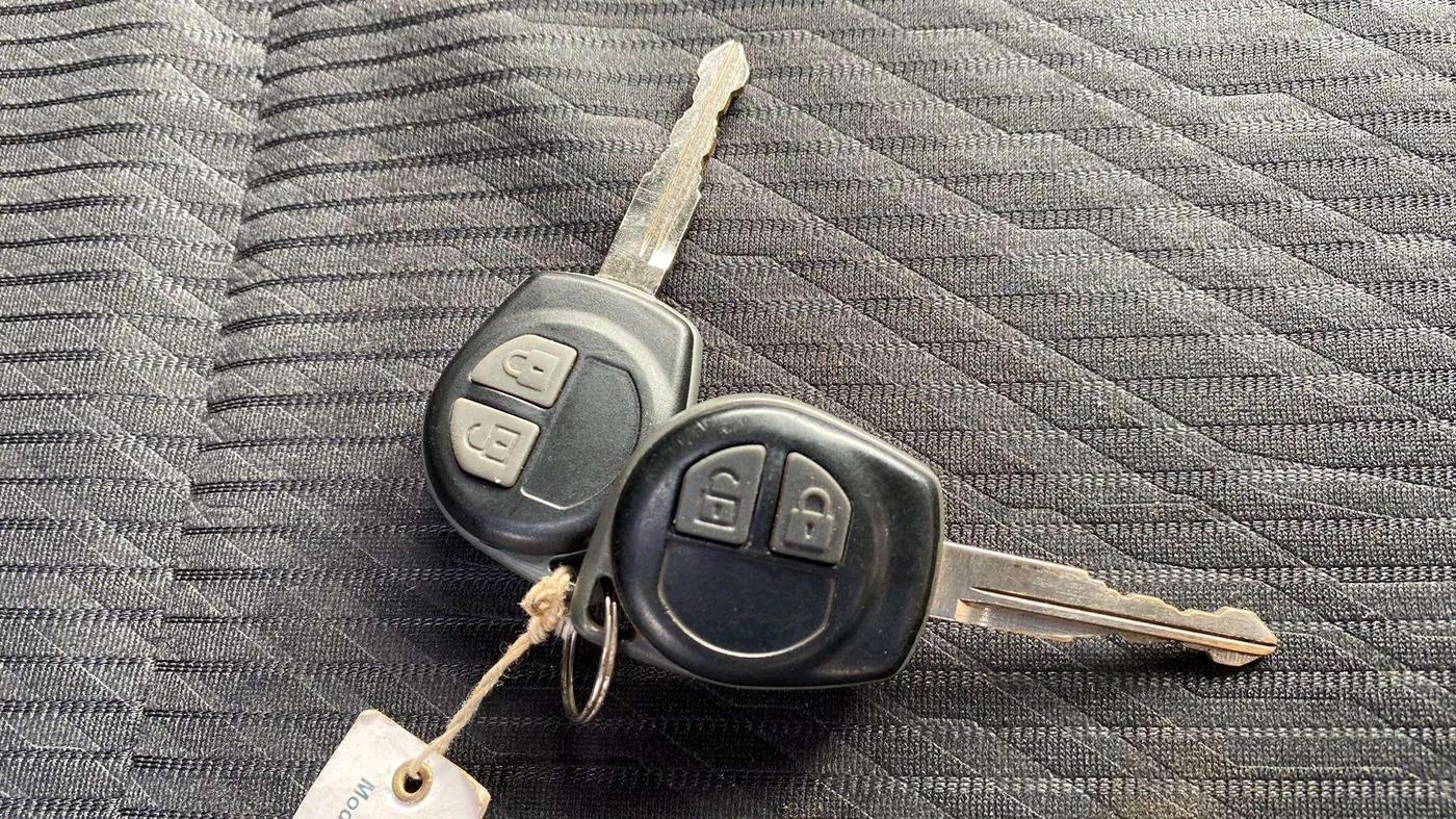 2015 Maruti Swift VXI, Petrol, Manual, 29,226 km, Key Close Up