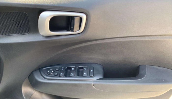 2021 Hyundai VENUE S+ 1.2, Petrol, Manual, 35,538 km, Driver Side Door Panels Control