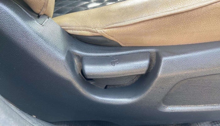 2019 Hyundai Elite i20 MAGNA PLUS 1.2, Petrol, Manual, 29,553 km, Driver Side Adjustment Panel