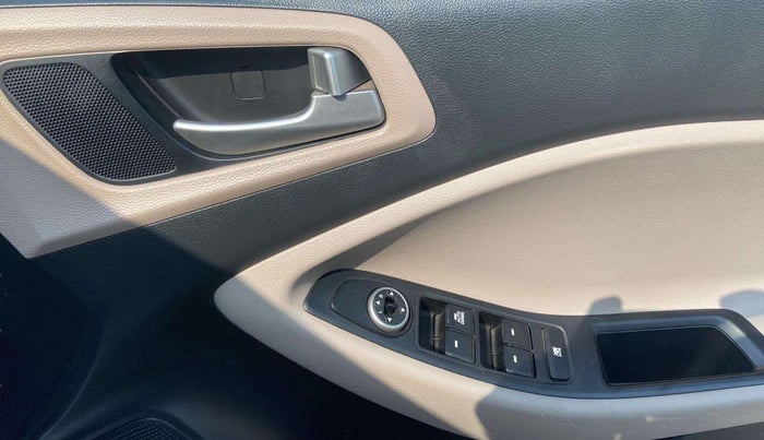 2019 Hyundai Elite i20 MAGNA PLUS 1.2, Petrol, Manual, 29,553 km, Driver Side Door Panels Control