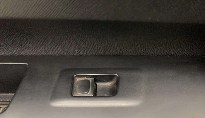 2021 Tata PUNCH CREATIVE  AMT, Petrol, Automatic, 19,019 km, Left front window switch / handle - Power window makes minor noise