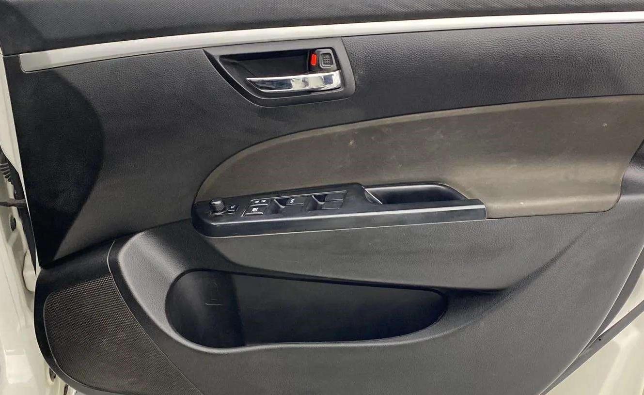 2017 Maruti Swift VXI O, Petrol, Manual, 32,136 km, Driver Side Door Panels Control