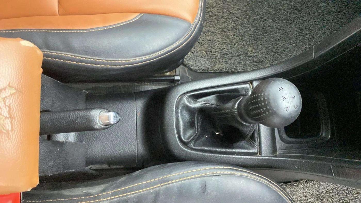 2016 Maruti Swift VXI, Petrol, Manual, 68,474 km, Gear Lever