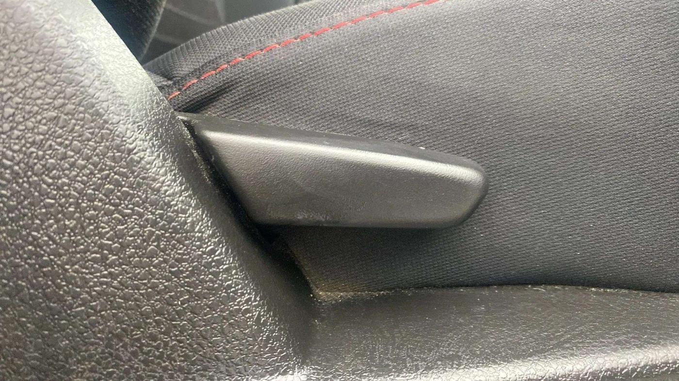 2017 Renault Duster RXS CVT, Petrol, Automatic, 60,169 km, Driver Side Adjustment Panel