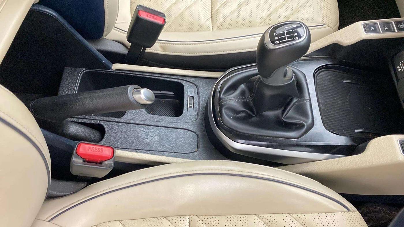 2022 KIA CARENS LUXURY PLUS 1.4 PETROL 7 STR, Petrol, Manual, 38,764 km, Gear Lever