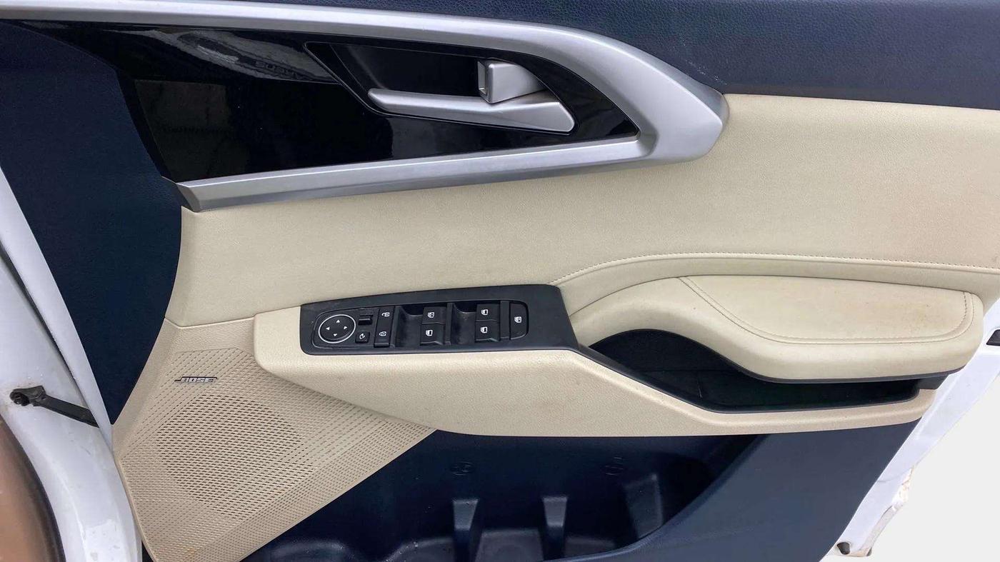 2022 KIA CARENS LUXURY PLUS 1.4 PETROL 7 STR, Petrol, Manual, 38,764 km, Driver Side Door Panels Control