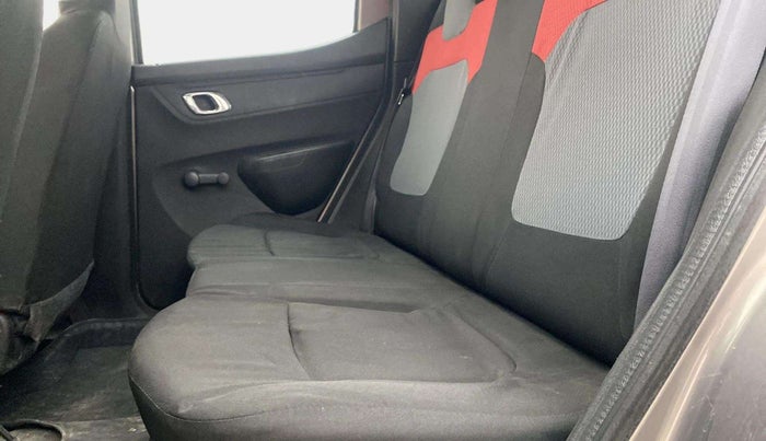 2018 Renault Kwid RXT 1.0 (O), Petrol, Manual, 82,905 km, Right Side Rear Door Cabin