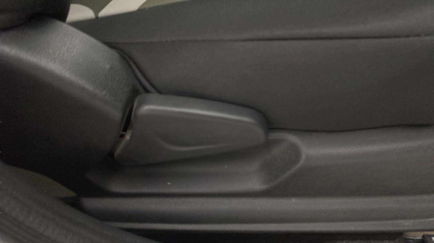 2019 Renault Kwid RXT 1.0 AMT (O), Petrol, Automatic, 26,535 km, Driver Side Adjustment Panel