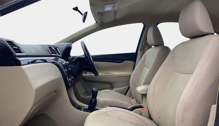 2017 Maruti Ciaz DELTA 1.4 MT PETROL, Petrol, Manual, 74,569 km, Right Side Front Door Cabin