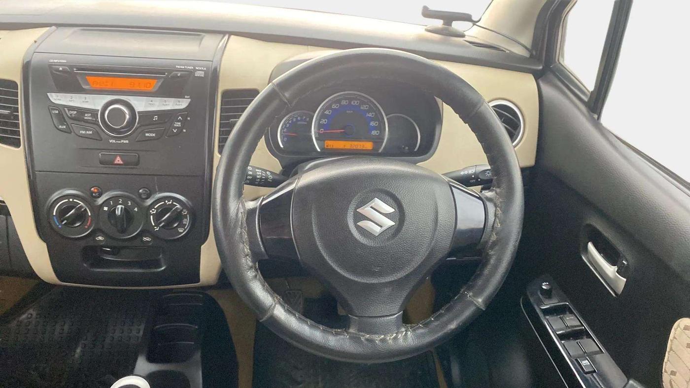 2017 Maruti Wagon R 1.0 VXI, Petrol, Manual, 32,174 km, Steering Wheel Close Up
