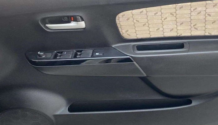 2017 Maruti Wagon R 1.0 VXI, Petrol, Manual, 32,174 km, Driver Side Door Panels Control