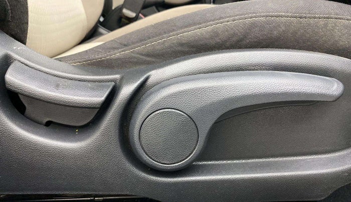 2019 Hyundai Elite i20 ASTA (O) CVT, Petrol, Automatic, 67,619 km, Driver Side Adjustment Panel