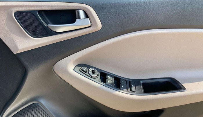 2019 Hyundai Elite i20 ASTA (O) CVT, Petrol, Automatic, 67,619 km, Driver Side Door Panels Control