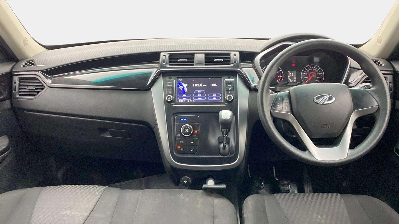 2018 Mahindra KUV 100 NXT K8 P 6 STR, Petrol, Manual, 35,415 km, Dashboard