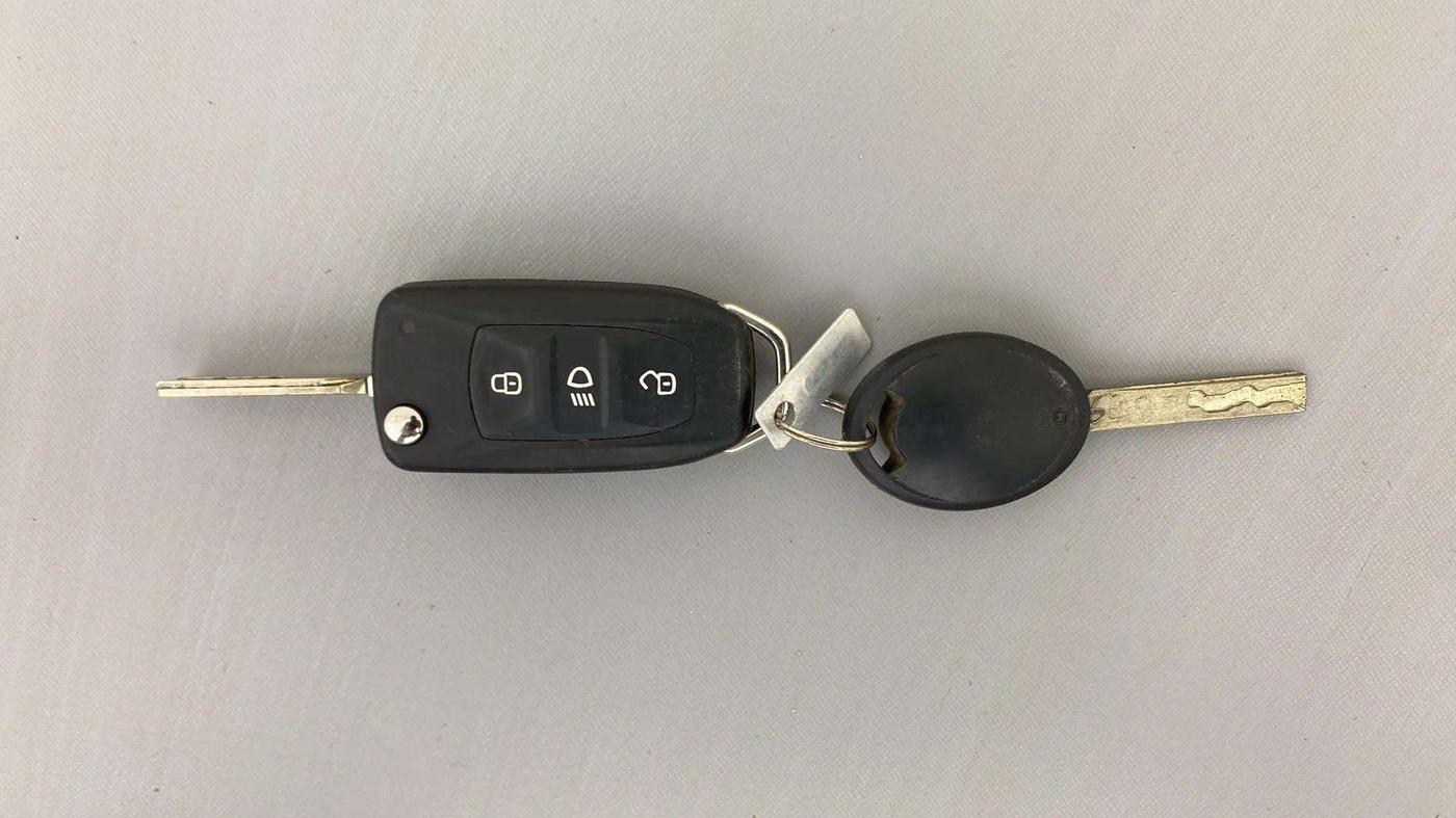 2020 Tata ALTROZ XE PETROL, Petrol, Manual, 21,817 km, Key Close Up