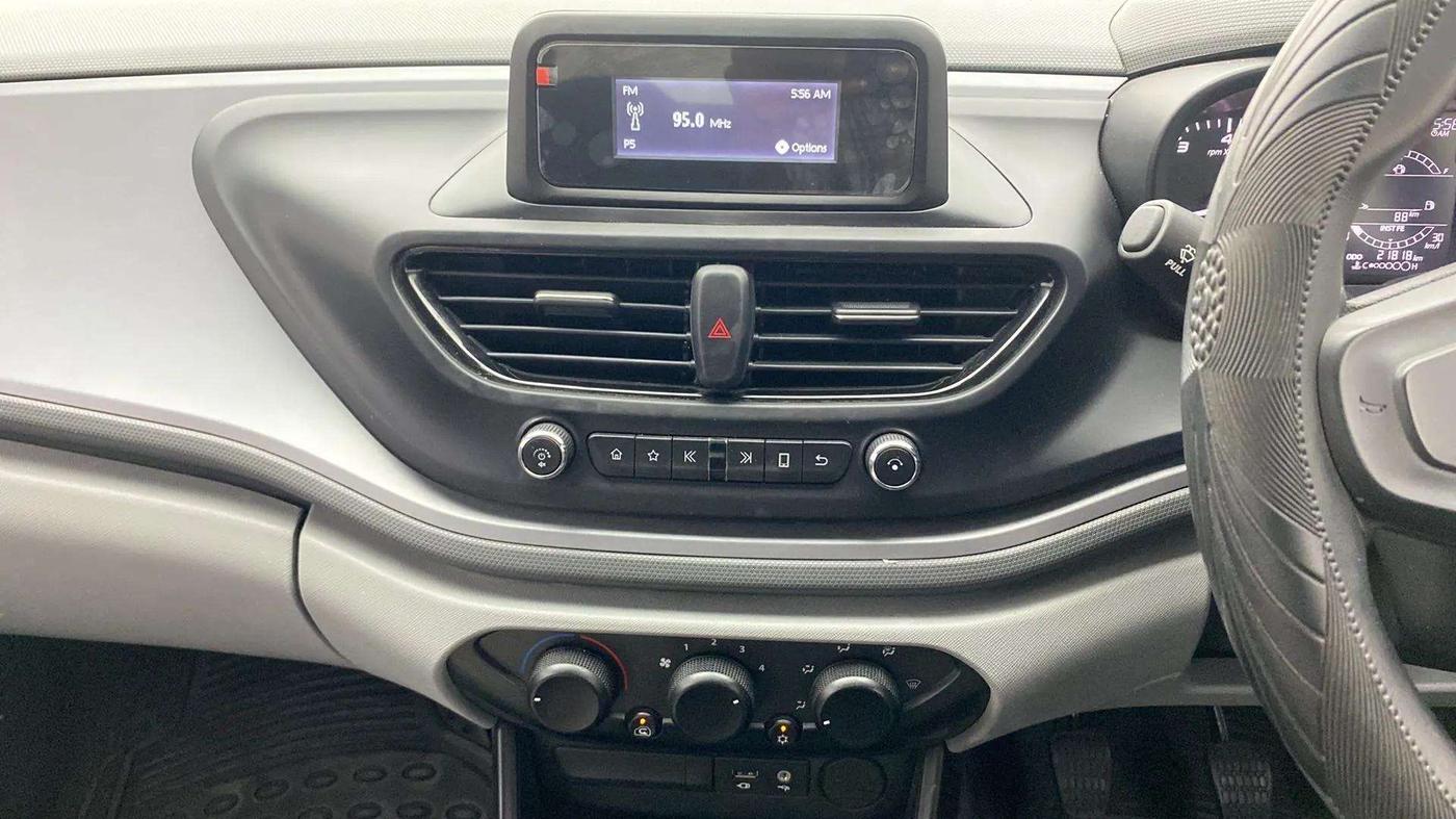 2020 Tata ALTROZ XE PETROL, Petrol, Manual, 21,817 km, Air Conditioner