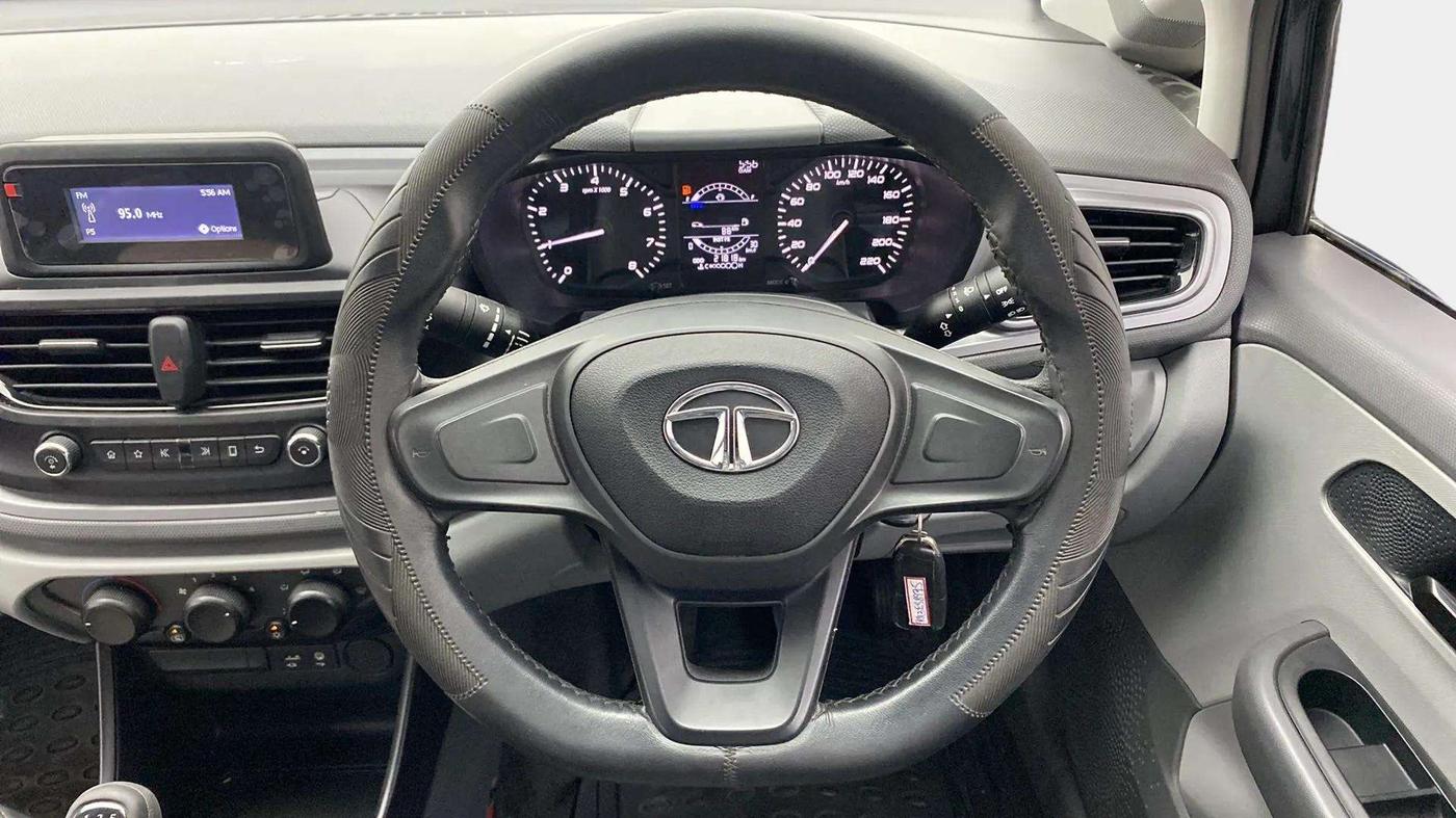 2020 Tata ALTROZ XE PETROL, Petrol, Manual, 21,817 km, Steering Wheel Close Up