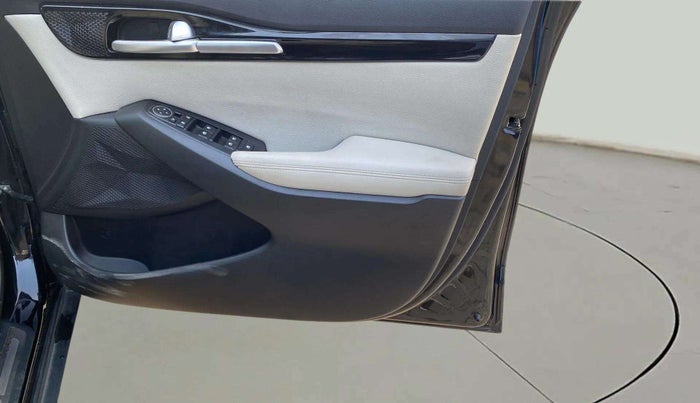 2022 KIA SELTOS HTX 1.5 PETROL, Petrol, Manual, 46,446 km, Driver Side Door Panels Control