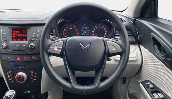 2024 Mahindra XUV300 W6 1.2 PETROL, Petrol, Manual, 3,388 km, Steering Wheel Close Up