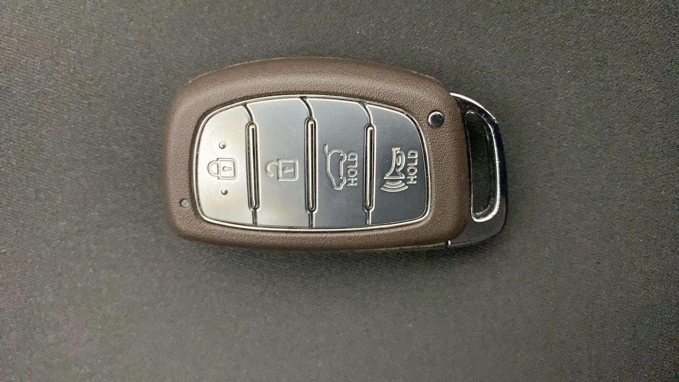 2021 Hyundai NEW I20 ASTA 1.2 MT, Petrol, Manual, 36,959 km, Key Close Up