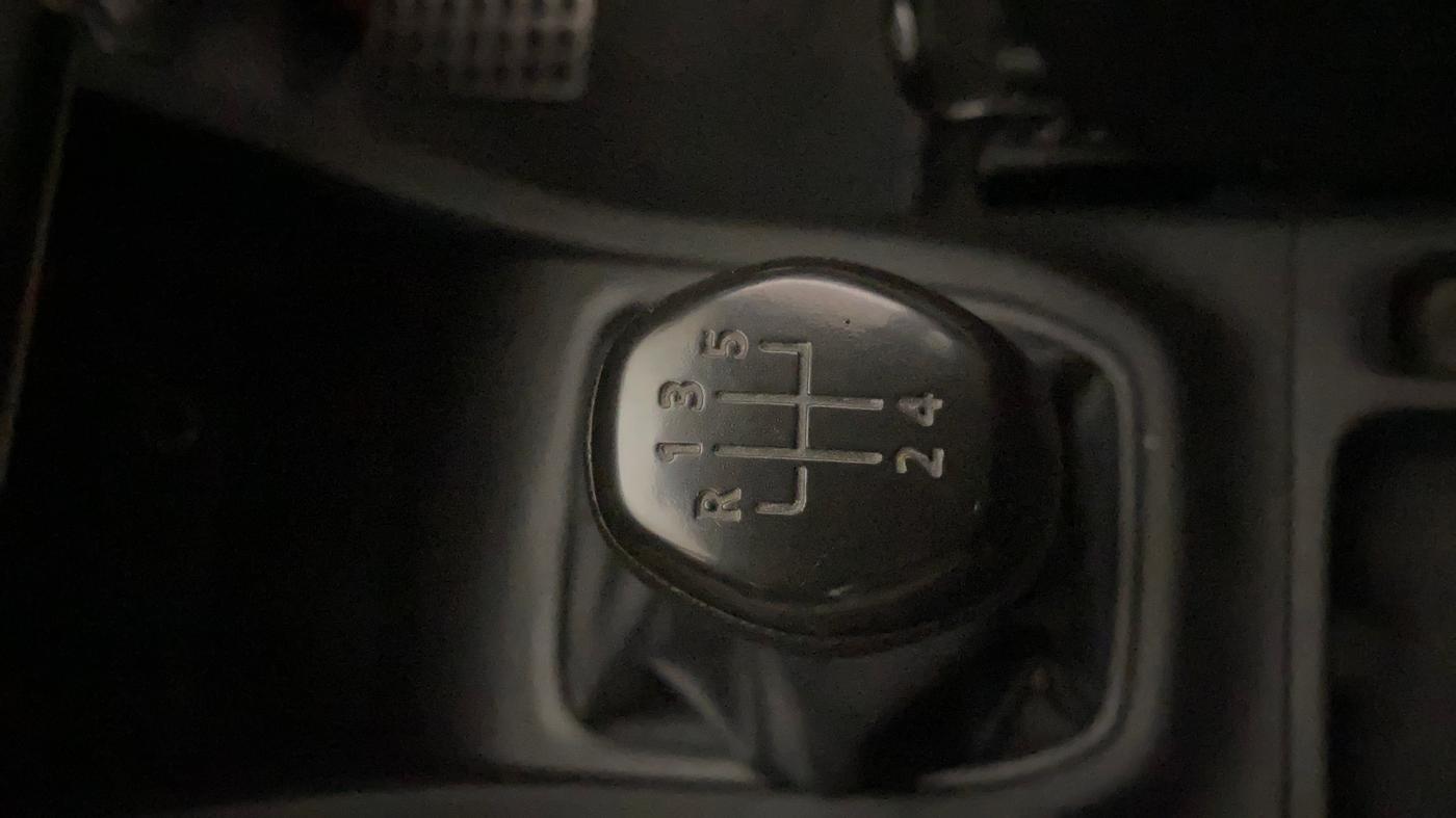 2019 Renault TRIBER RXL MT, Petrol, Manual, 55,722 km, Gear Lever