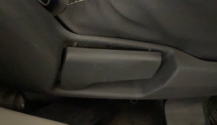 2019 Renault TRIBER RXL MT, Petrol, Manual, 55,622 km, Driver Side Adjustment Panel