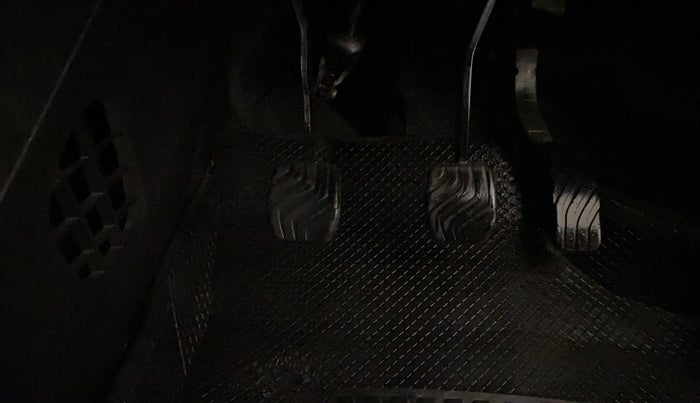 2019 Renault TRIBER RXL MT, Petrol, Manual, 55,622 km, Pedals