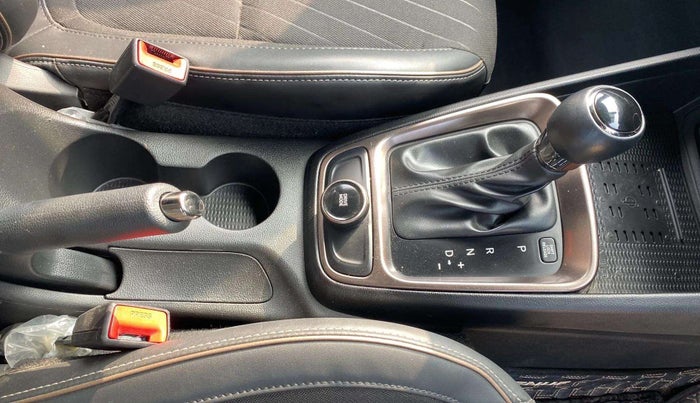 2023 Hyundai VENUE SX(O) 1.0 Turbo DCT Knight Edition, Petrol, Automatic, 9,298 km, Gear Lever