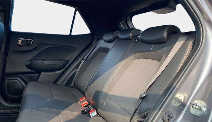 2023 Hyundai VENUE SX(O) 1.0 Turbo DCT Knight Edition, Petrol, Automatic, 9,298 km, Right Side Rear Door Cabin