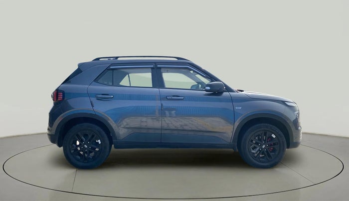 2023 Hyundai VENUE SX(O) 1.0 Turbo DCT Knight Edition, Petrol, Automatic, 9,298 km, Right Side