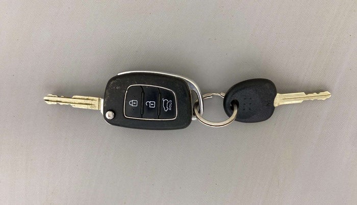 2021 Hyundai NEW I20 SPORTZ 1.2 MT, Petrol, Manual, 60,783 km, Key Close Up