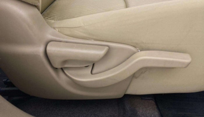 2014 Honda Amaze 1.5L I-DTEC S, Diesel, Manual, 1,04,571 km, Driver Side Adjustment Panel