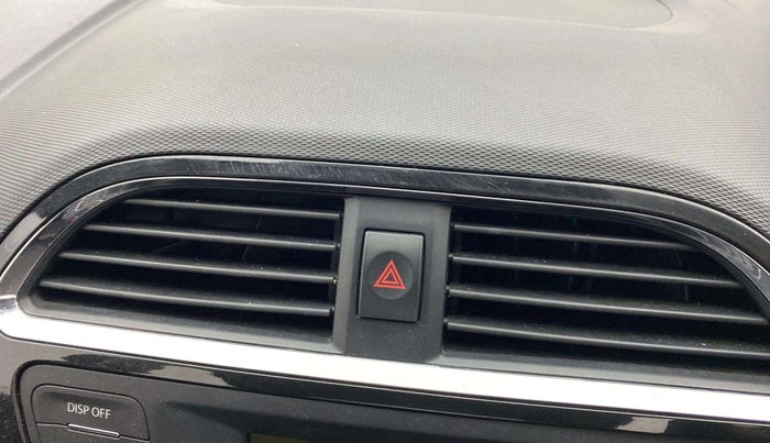 2016 Tata Tiago XZ PETROL, Petrol, Manual, 35,363 km, AC Unit - Front vent has minor damage