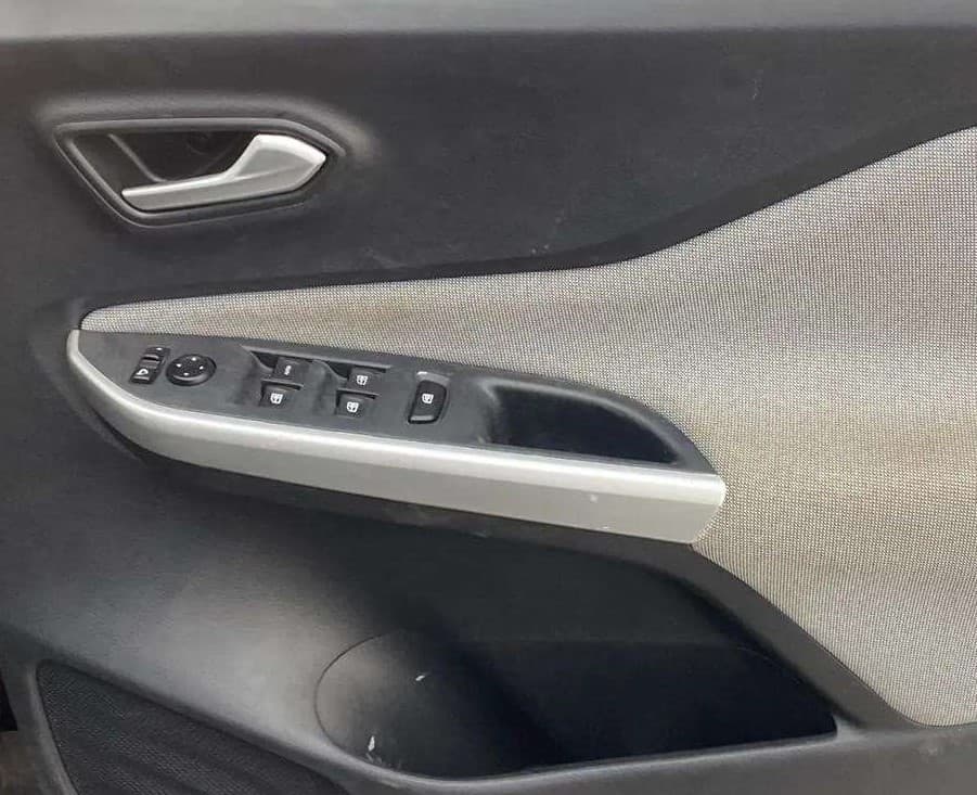 2021 Nissan MAGNITE XV MT, Petrol, Manual, 17,356 km, Driver Side Door Panels Control