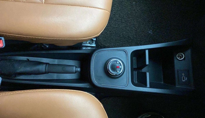 2021 Renault Kwid RXT 1.0 AMT (O), Petrol, Automatic, 33,894 km, Gear Lever