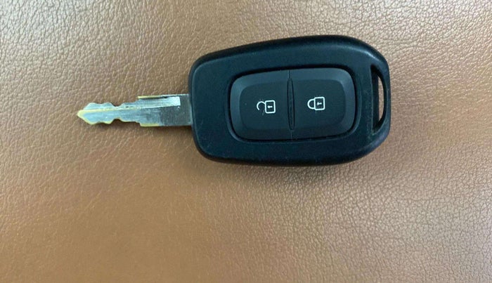 2021 Renault Kwid RXT 1.0 AMT (O), Petrol, Automatic, 33,894 km, Key Close Up
