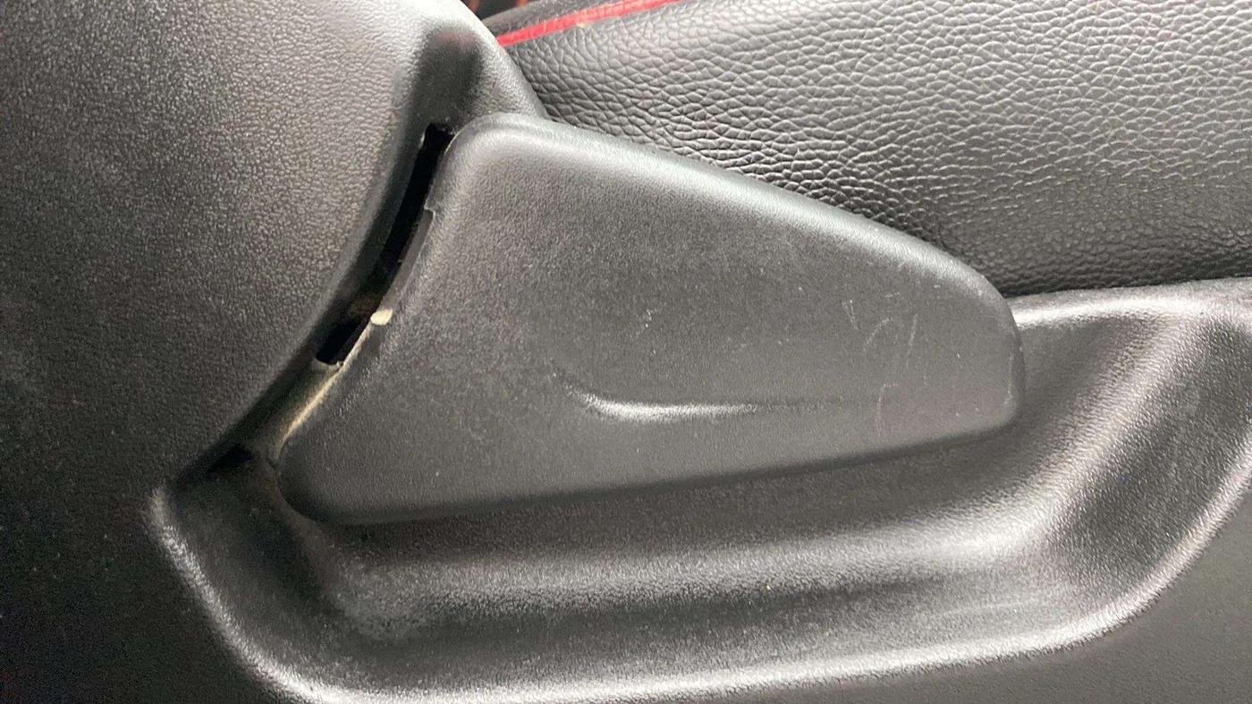 2018 Datsun Redi Go T(O) 1.0L LIMITED EDITION, Petrol, Manual, 71,764 km, Driver Side Adjustment Panel