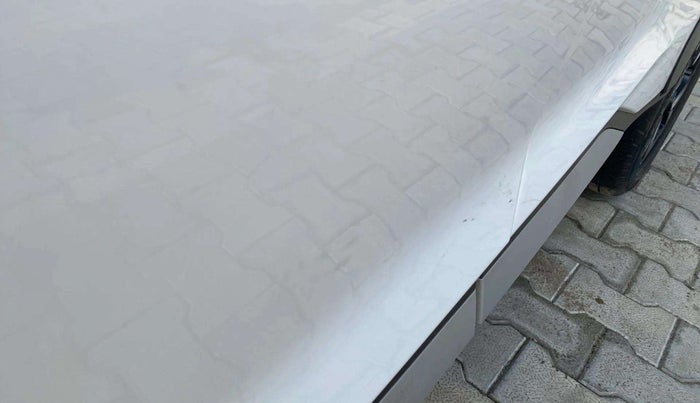 2023 Nissan MAGNITE XV MT, Petrol, Manual, 16,252 km, Front passenger door - Minor scratches