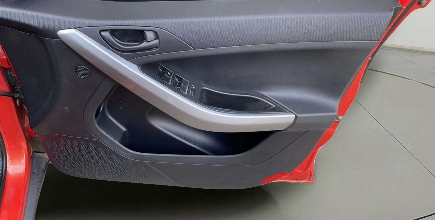 2020 Tata NEXON XM PETROL, Petrol, Manual, 28,637 km, Driver Side Door Panels Control