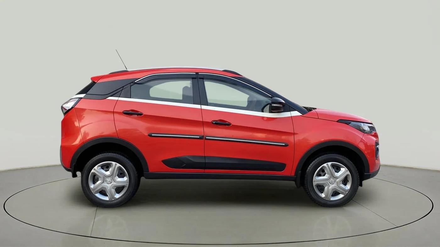 2020 Tata NEXON XM PETROL, Petrol, Manual, 28,637 km, Right Side View
