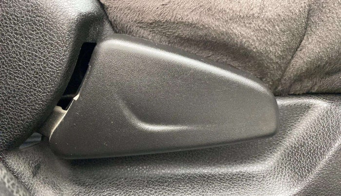 2017 Renault Kwid RXL, Petrol, Manual, 32,161 km, Driver Side Adjustment Panel