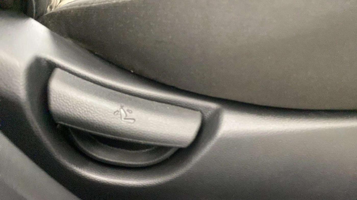 2018 Hyundai Grand i10 MAGNA AT 1.2 KAPPA VTVT, Petrol, Automatic, 40,593 km, Driver Side Adjustment Panel