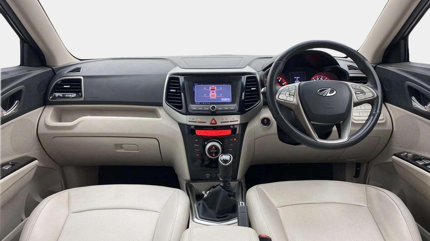 2021 Mahindra XUV300 W8 (O) 1.2 PETROL, Petrol, Manual, 29,918 km, Dashboard